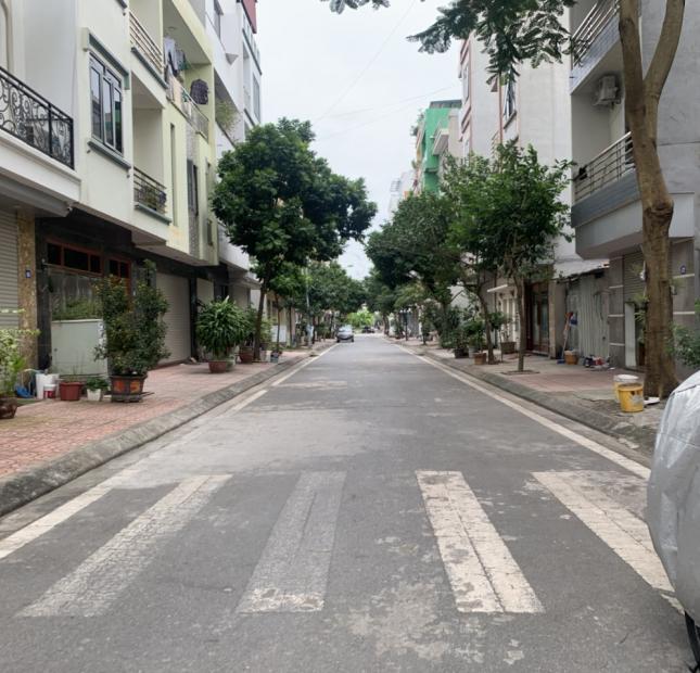 Bán gấp nhà 3 tầng dãy C15 khu 918 Phúc Đồng, nhà mới xây khu dân cư yên tĩnh
