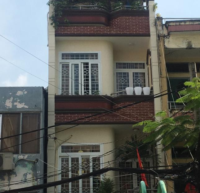 bán gấp nhà 2mt quận 5 sát trần hưng đạo căn duy nhất dt 5,4x13.1 m nhà 2 lầu giá 20,5 tỷ