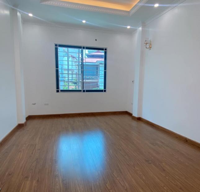 Chính chủ bán nhà Đức Diễn, 50m2 4 tầng, Ô tránh trước cửa, Dân trí cao, Giá 5.95 Tỷ
