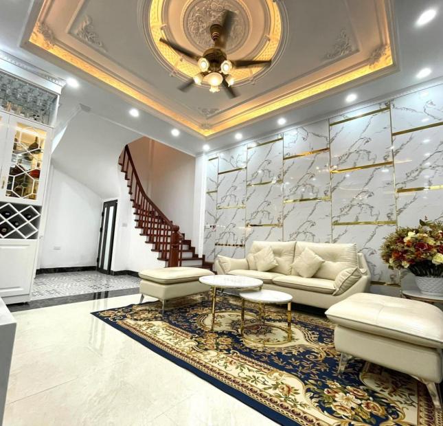 Bán Nhà Thái Thịnh - Đống Đa TK Tấn Cổ Điển Full Nội Thất 35m2 5 tầng 5.6 tỷ