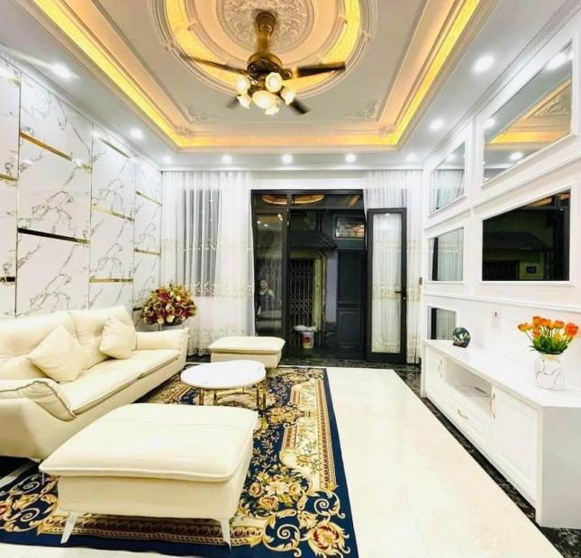 Bán Nhà Thái Thịnh - Đống Đa TK Tấn Cổ Điển Full Nội Thất 35m2 5 tầng 5.6 tỷ