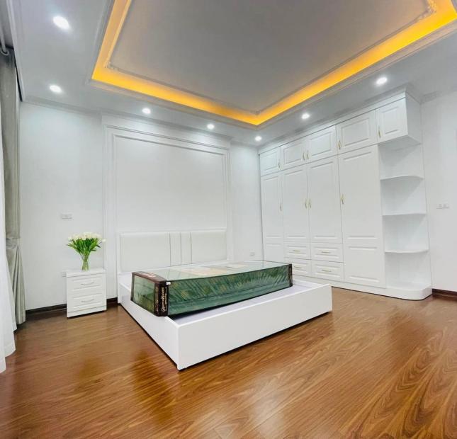 Bán Nhà Thái Thịnh - Đống Đa TK Tấn Cổ Điển Full Nội Thất 35m2 5 tầng 5.6 tỷ