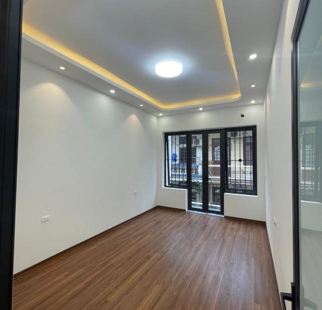 Hiếm : Phân Lô Phố Nguyễn Chánh - Cầu Giấy - Thang Máy - Kinh Doanh 52m2 7 tầng chỉ 12.7 tỷ