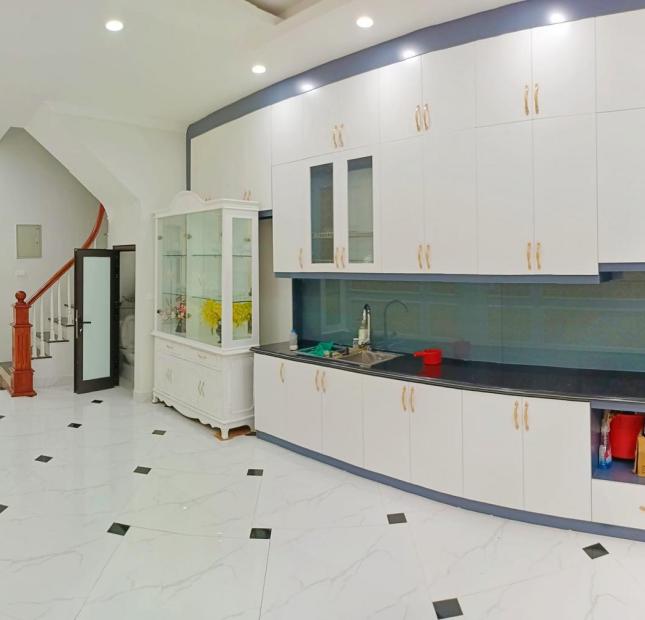 Bán Nhà Cầu Giấy - Kinh Doanh - Thang Máy DT 86m2 6 Tầng Giá 16.5 tỷ