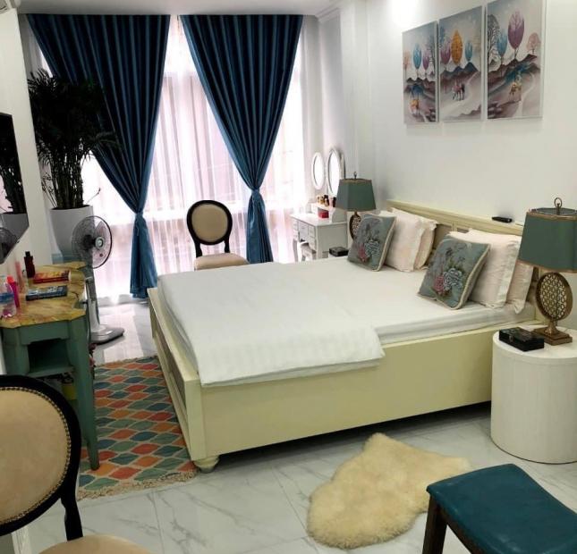 Đẹp Lại Rẻ : Phố Ngọc Khánh - Ba Đình - Nhà Đẹp - Tặng Nội Thất 38m2 5 tầng Giá 5.4 tỷ.