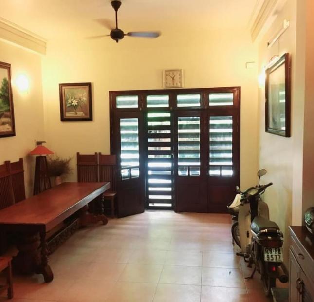 PHỐ VIP NGUYÊN HỒNG – Ô TÔ – NHÀ ĐẸP – NỘI THẤT GỖ LIM – DÂN TRÍ CAO - SỔ NÉT
