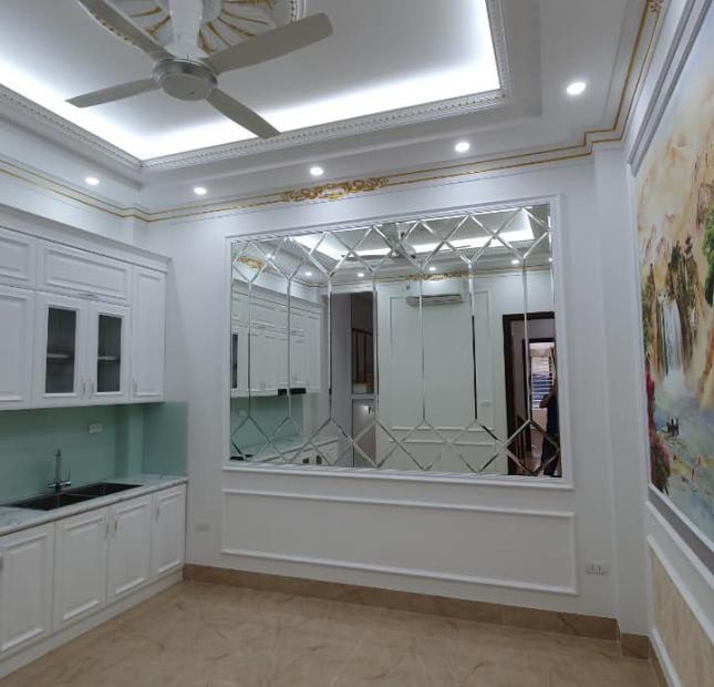 Siêu Phẩm Phố Trần Quốc Hoàn Cầu Giấy - Thang Máy - Gara Ô tô 50m2 6 tầng Giá 15.6 tỷ.