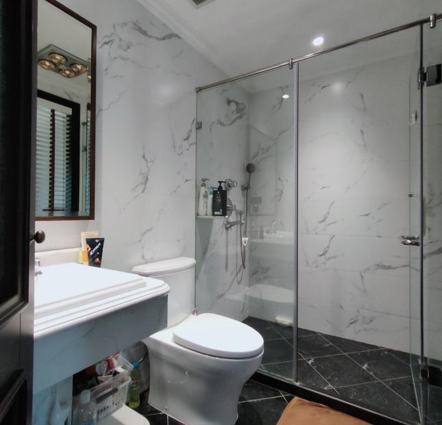 Bán gấp nhà Huỳnh Thúc Kháng, Đống Đa, 70m, 7T, vỉa hè, 2 ô tô tránh , 19 tỷ