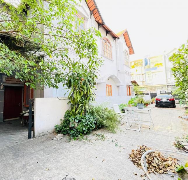 Biệt thự sân vườn Ven sông gần chợ Hiệp Bình 210m2 giá 18 tỷ