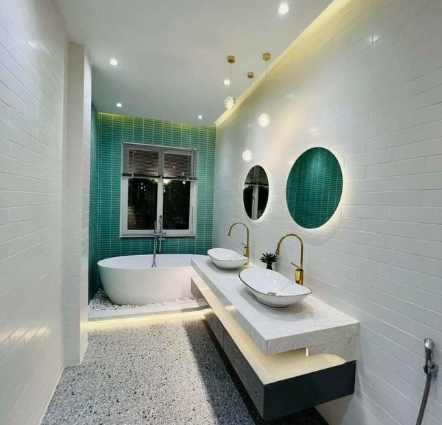 Bán nhà Nguyễn Thái Sơn – 56m2 – 4 Tầng – 7tỷ700