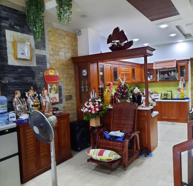 Bán nhà Dương Quảng Hàm – 55m2 – 5 Tầng – giá nhỉnh 7 tỷ