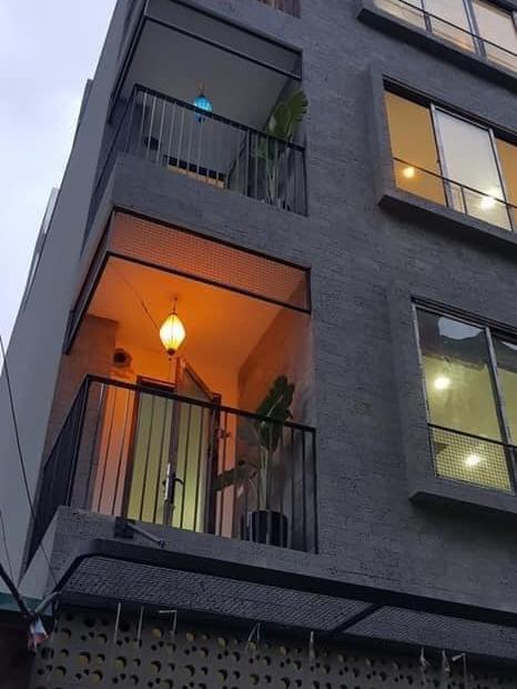 Siêu phẩm Cầu Giấy Trung Kính phân lô oto vào nhà ngõ thông 100m2 mt8m 9T thang máy 15 tỷ .