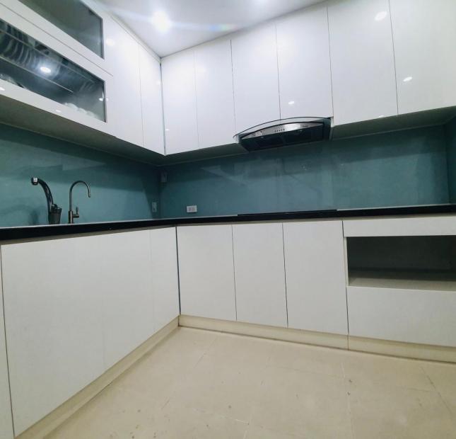 Siêu phẩm Cầu Giấy Trung Kính phân lô oto vào nhà ngõ thông 100m2 mt8m 9T thang máy 15 tỷ .