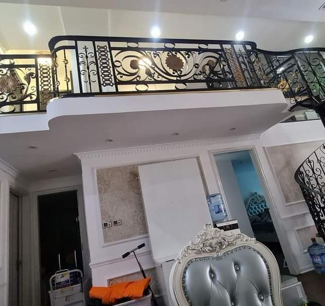 Chính chủ gửi bán căn hộ Duplex Royal City. DT 180m². Tặng lại nội thất hoàng gia. Giá nhỉnh 8 tỷ có thương lượng