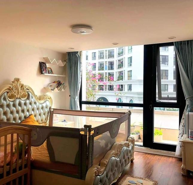 Chính chủ gửi bán căn hộ Duplex Royal City. DT 180m². Tặng lại nội thất hoàng gia. Giá nhỉnh 8 tỷ có thương lượng