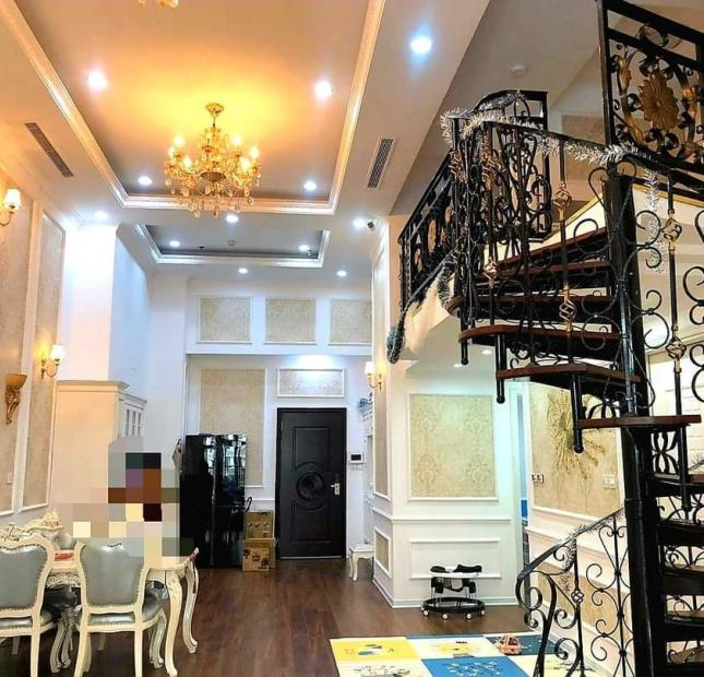 Chính chủ gửi bán căn hộ Duplex Royal City. DT 180m². Tặng lại nội thất hoàng gia. Giá nhỉnh 8 tỷ có thương lượng