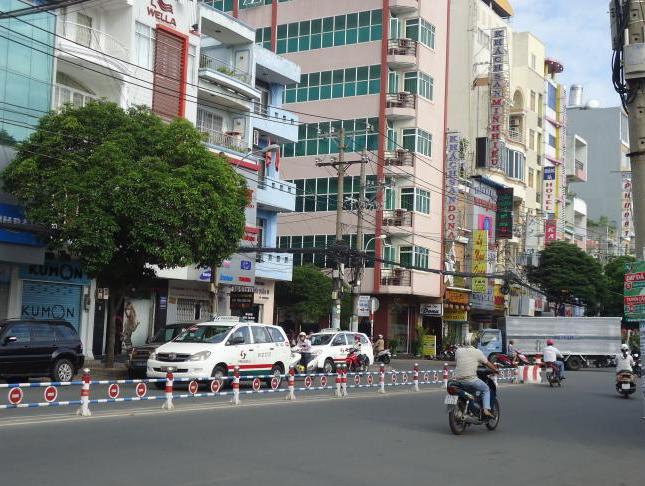 Bán toà building ốp kính mới xây hầm 7 lầu TM DT: 7x25m, Điện Biên Phủ, Q10, 76 tỷ TL