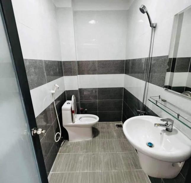 Bán biệt thự hẻm 1764 Lê Văn Lương, dt 8 x 11m, 4 tầng, st, 4 pn, 5wc, giá 5,8 tỷ.