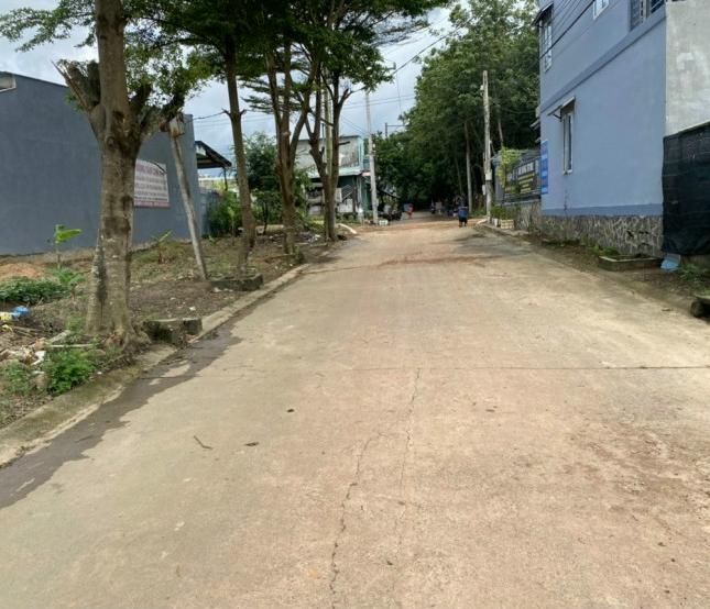 Tôi chính chủ di cư cần bán nhanh căn nhà c4 mới xây và lô đất 300m gần kcn chợ