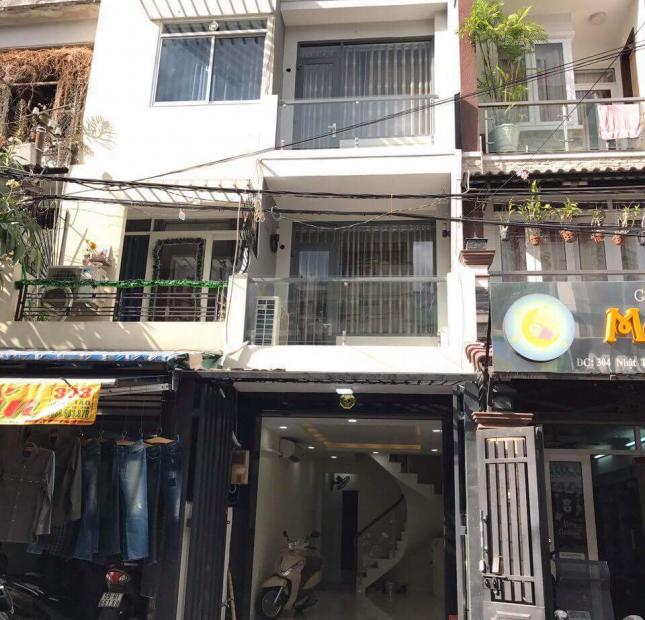 Nhà 3 lầu DT 3,7 x 18,5m mặt tiền đường Tân Hưng, ngay Thuận Kiều Plaza