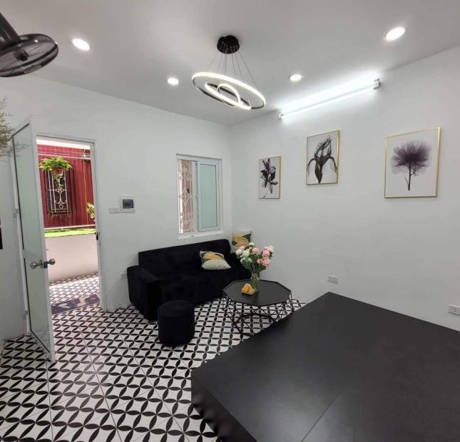 Bán gấp CH tập thể 180 Ngọc Hà giá 1.55 tỷ, DTSD 40m (sổ 30m). Đẹp ở luôn
