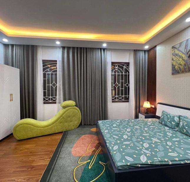 Mặt phố HBT đẹp, vỉa hè rộng 40 nhà 5 tầng giá 22 tỷ