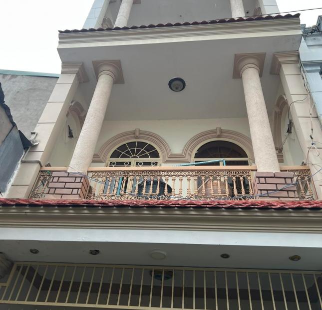 Cần bán căn nhà 3 tầng đường xe hơi Dương Quảng Hàm 53,2m giá 6,7 tỷ