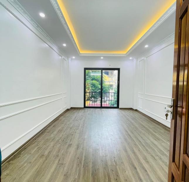 Bán nhà Nhuệ Giang, 35m2, 5 tầng, giá chỉ nhỉnh 4 tỷ