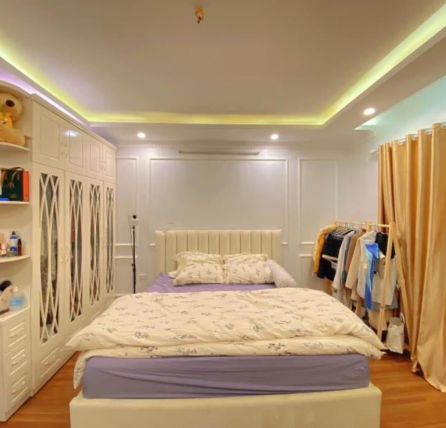 Bán nhà Hoàng Quốc Việt. Ngõ đẹp thông tứ tung, gần oto, full nội thất. 35m2x5T Giá 5.2 tỷ