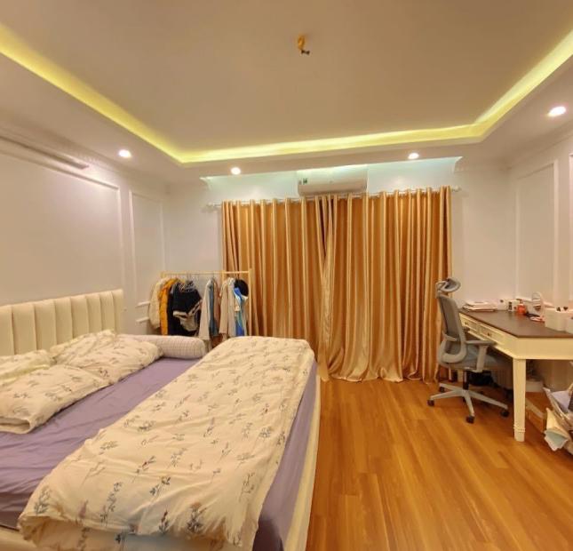 Bán nhà Hoàng Quốc Việt. Ngõ đẹp thông tứ tung, gần oto, full nội thất. 35m2x5T Giá 5.2 tỷ