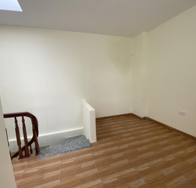 Bán nhà 4 tầng (30m2 - 3pn) tại Yên Nghĩa, Hà Đông. Giá 2,1 tỷ, cách 5p ql6