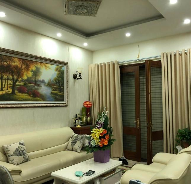 Bán nhà mặt tiền 10m, phố Lạc Long Quân 200m2, 4 tầng, giá 17,3 tỷ. Lh: 0912539298.