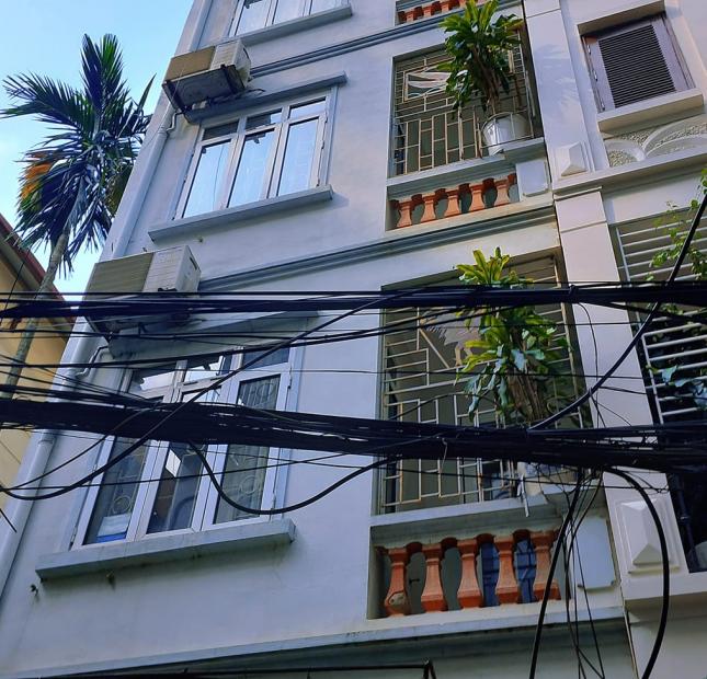 Bán nhà Hoàng Cầu, Đống Đa, ngõ ô tô  tránh,sát vườn hoa,bệnh viện, 5 tầng, 67m2  giá 13,6 Tỷ