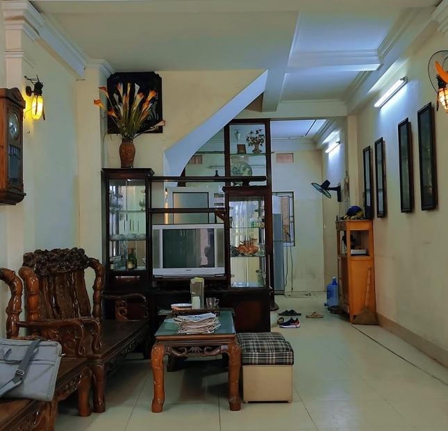 Bán nhà Hoàng Cầu, Đống Đa, ngõ ô tô  tránh,sát vườn hoa,bệnh viện, 5 tầng, 67m2  giá 13,6 Tỷ