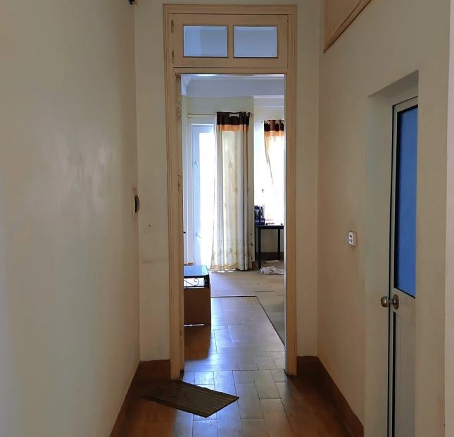 Bán nhà Hoàng Cầu, Đống Đa, ngõ ô tô  tránh,sát vườn hoa,bệnh viện, 5 tầng, 67m2  giá 13,6 Tỷ