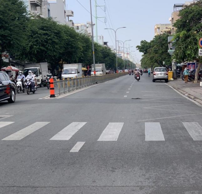 MT kinh doanh Hồ Học Lãm đối diện công ty  Nhựa Long Thành, Bình Tân, DT: 30 x 120m, giá 180 tỷ