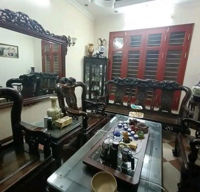 Bán nhà Hoàng Cầu, Đống Đa, ngõ ô tô  tránh,sát vườn hoa,bệnh viện, 5 tầng, 67m2  giá 13,6 Tỷ