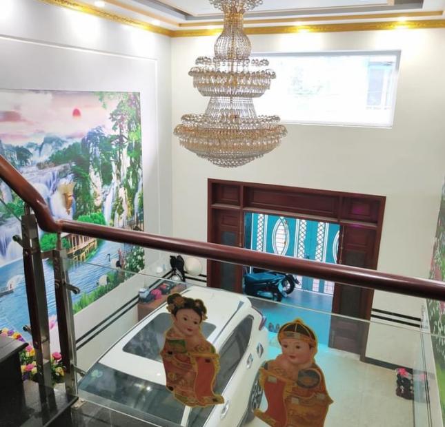 Bán nhà NGỘP rất gấp bán 5 lầu đẹp, 90m2(5x18), Đ.số 8, ngay trường Nguyễn Du, 8.8 tỷ.