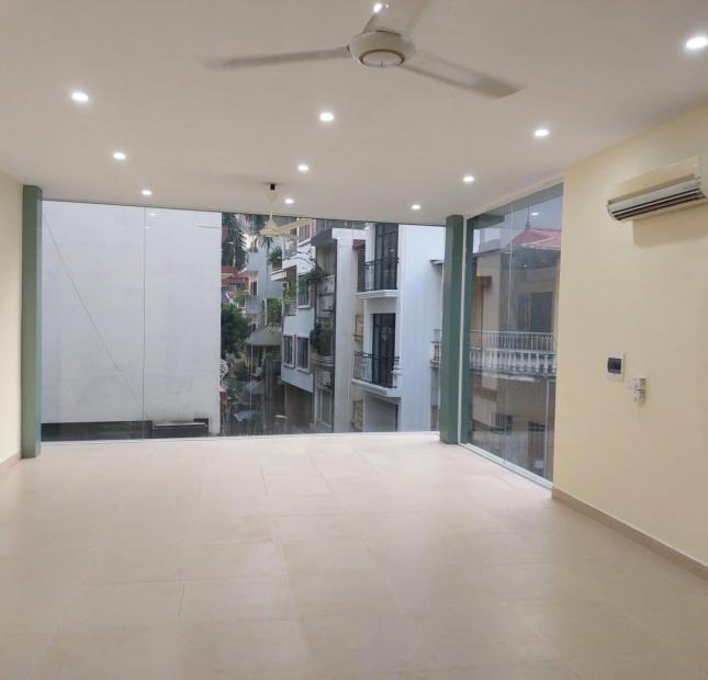 [ĐỈNH] bán nhà Hoàng Quốc Việt, lô góc ngã tư, kinh doanh, gara oto 65m2x4T Giá 11.9 tỷ