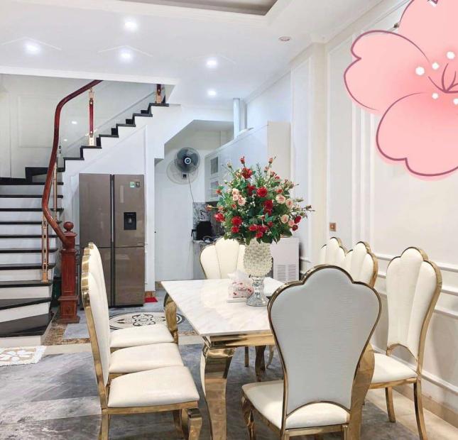 Bán nhà Hồng Tiến 37m2x5 tầng, oto vào nhà 5 tỷ 