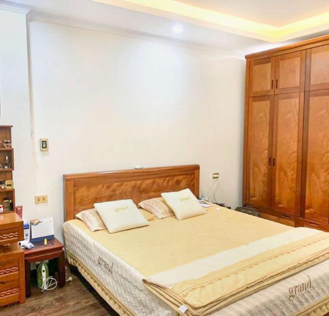 Bán nhà Hồng Tiến 37m2x5 tầng, oto vào nhà 5 tỷ 
