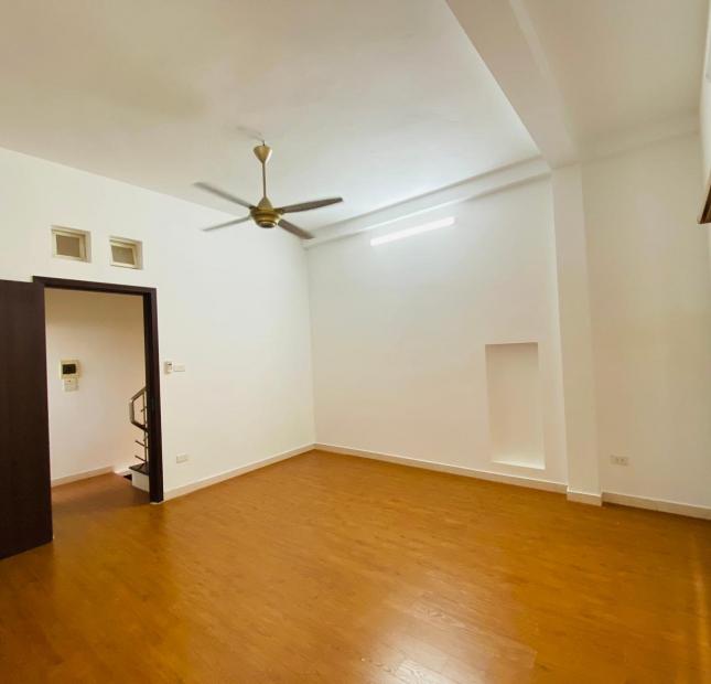 Nhỉnh 5 tỷ-Phân lô-Ô tô -Bán nhà Hồ Đắc Di 40m2, 6 tầng, MT 5m