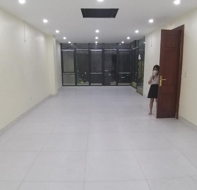 Cho thuê nhà Hoàng Quốc Việt, 140m2, 7 tầng làm văn phòng