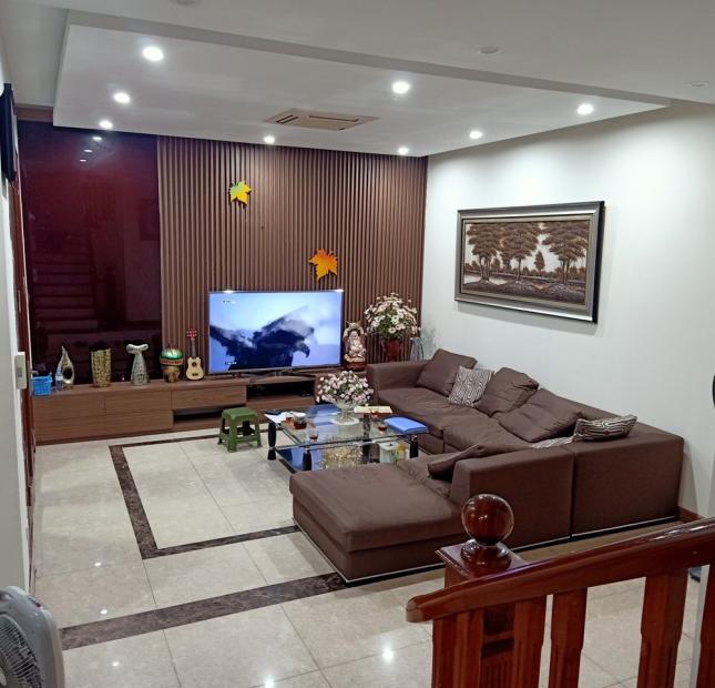 Bán nhà cạnh chợ Hà Đông, 40m2 5 tầng ngõ thông ô tô đỗ cửa giá 4.5 tỷ