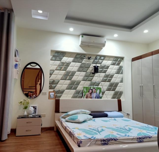 Bán nhà cạnh chợ Hà Đông, 40m2 5 tầng ngõ thông ô tô đỗ cửa giá 4.5 tỷ