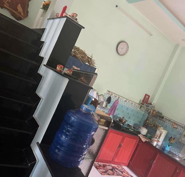 Chuyển nhà tôi bán gấp đất 300m & nhà cấp 4 rất đẹp, ngay trường mầm non, chợ tp