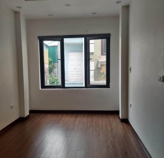 Bán nhà ngõ 82 Kim Mã Ba Đình 37/40m2 4 tầng 5.8 tỷ, kinh doanh.