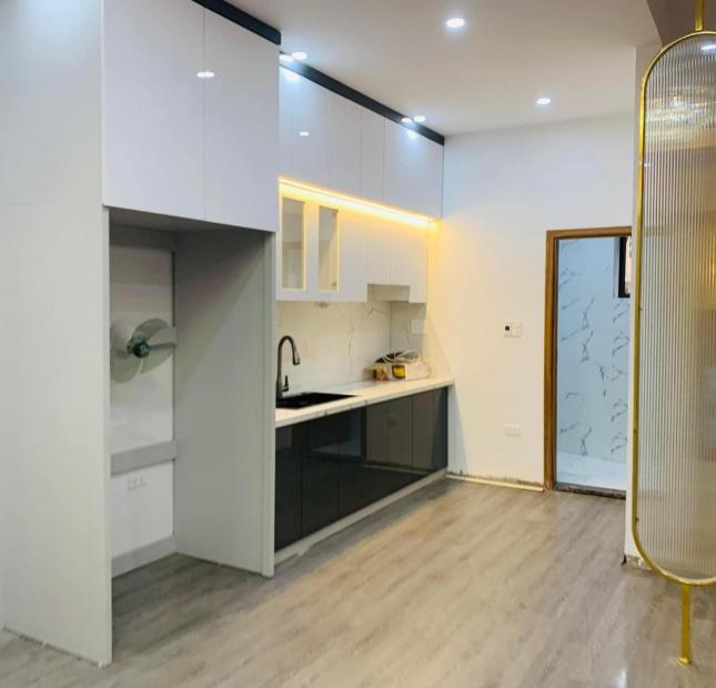 Bán Nhà Thái Thịnh,52m2x5tầng, chỉ 9.5tỷ trung tâm Đống Đa, vị trí đẹp đắc địa KD