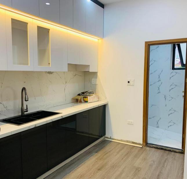 Bán Nhà Thái Thịnh,52m2x5tầng, chỉ 9.5tỷ trung tâm Đống Đa, vị trí đẹp đắc địa KD