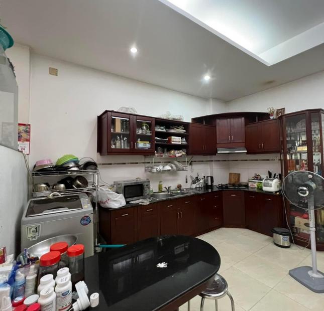 Định cư Mỹ, chủ gấp bán nhà thông số đẹp Q3, CMT8, 5 tầng, tặng hết NT, 100m2, 13 tỷ